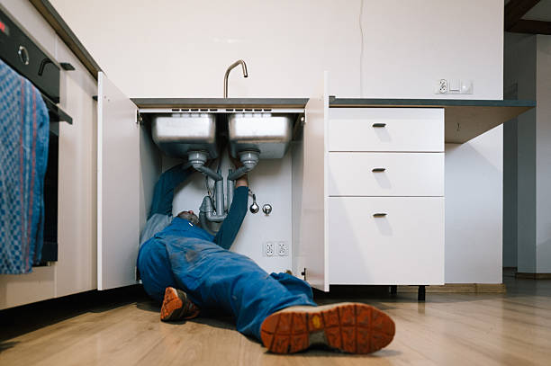 Professional Emergency Plumber technician working in Salem, VA